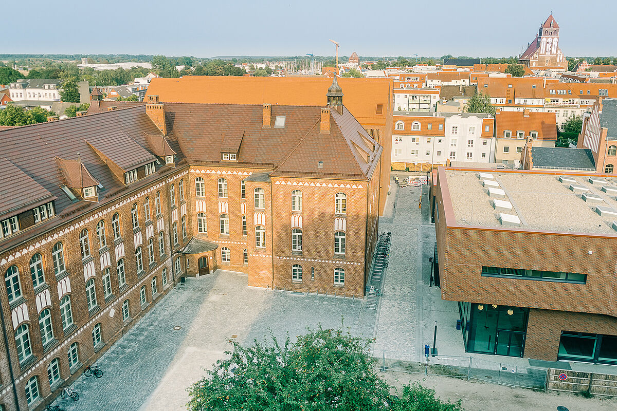 Blick auf den Campus Loefflerstraße (Neues Audimax und Gebäude ELP 3)