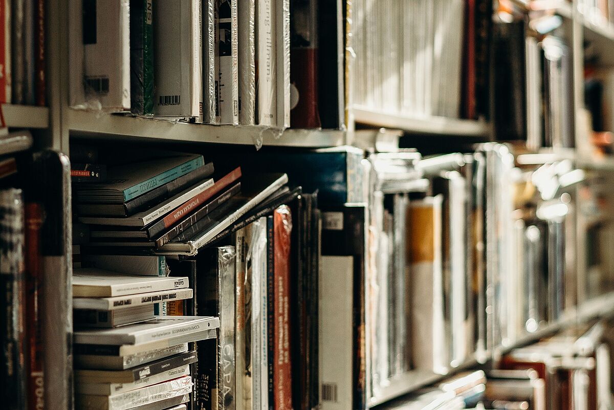 Education and upbringing from a historical perspective [de]