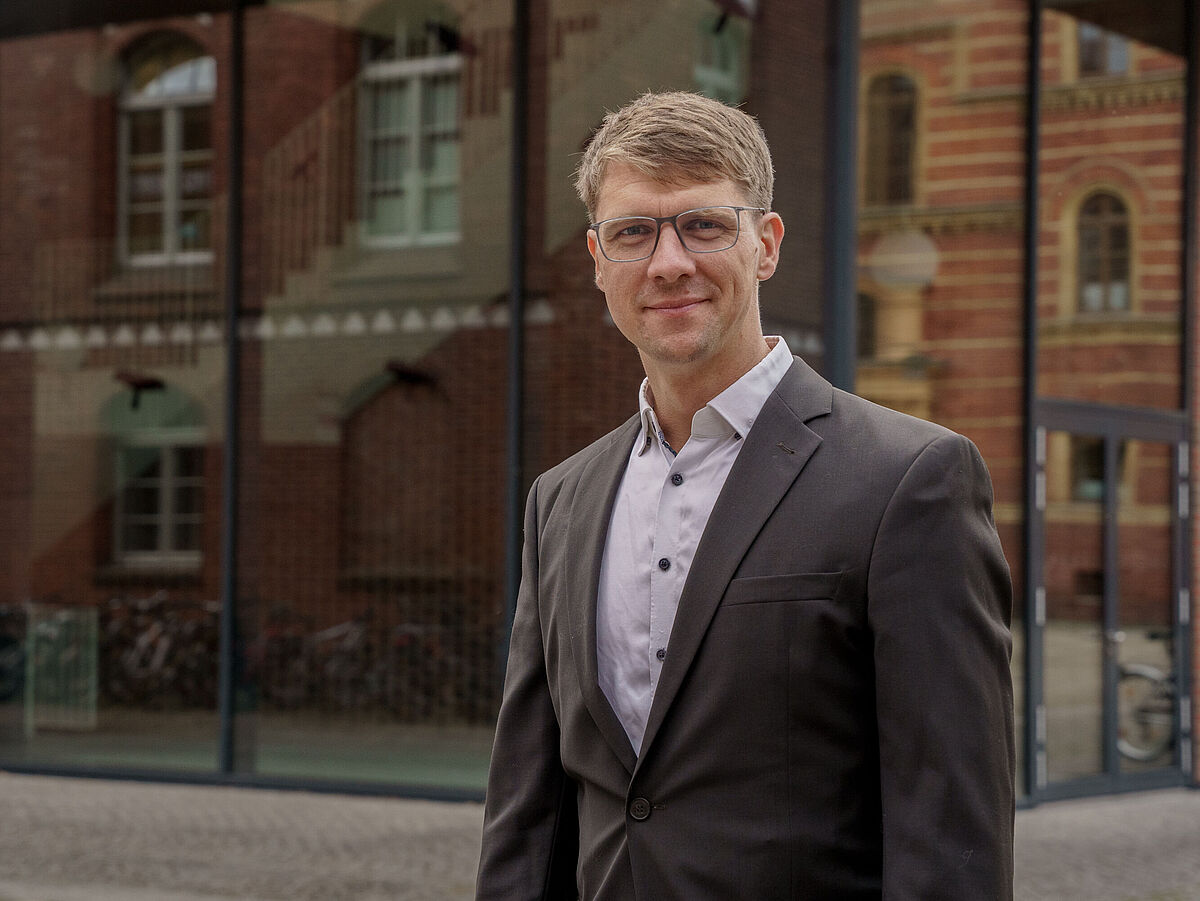 Prof. Dr. Hendrik Lohse-Bossenz